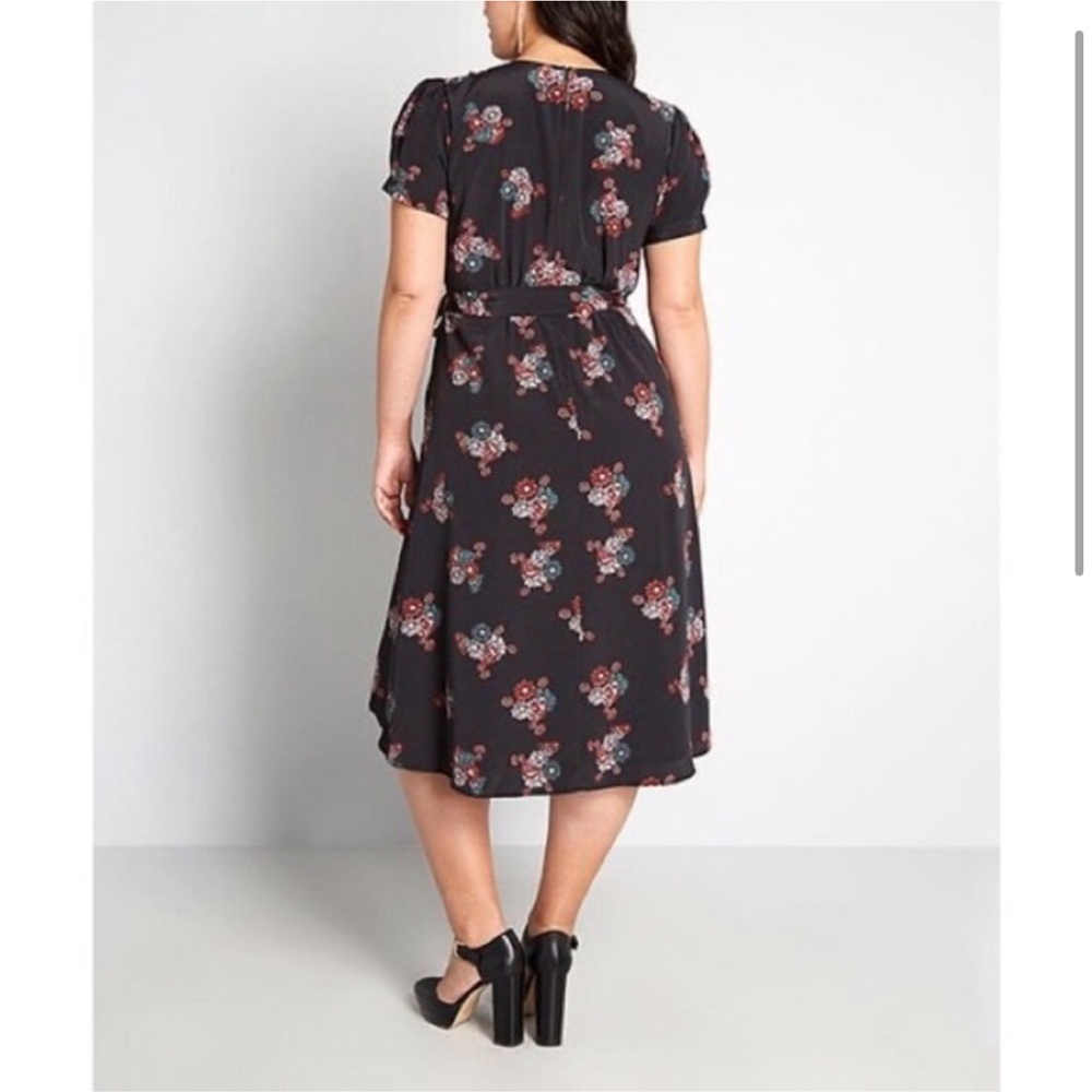 ModCloth Poetic Presence Surplice Floral Dress Black Small - Picture 3 of 10